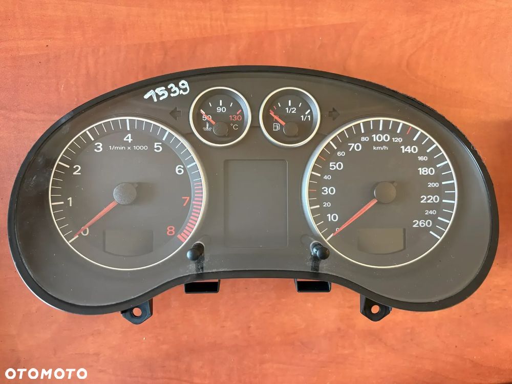 Licznik Audi OE A3 8P 8P0920900E - 1