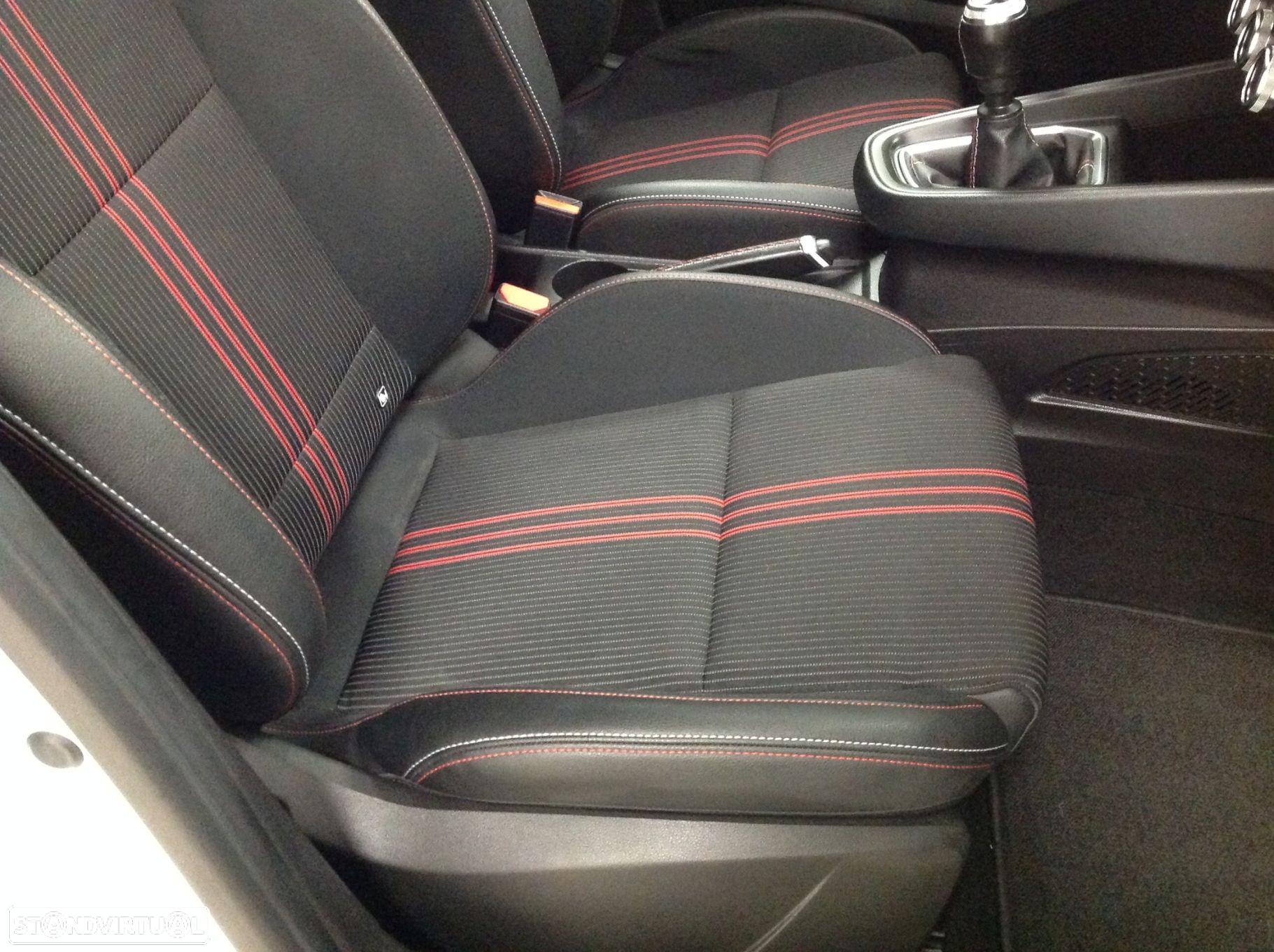 Renault Clio 1.0 TCe RS Line - 32
