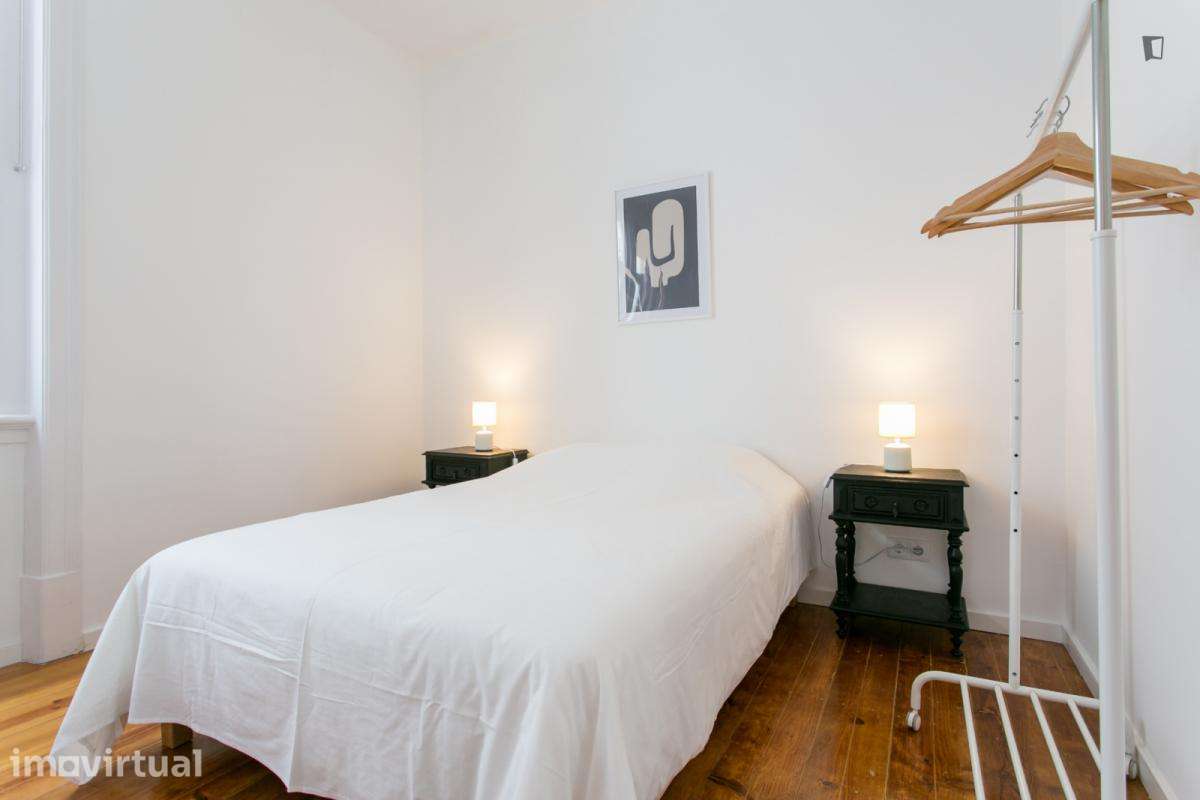 Quarto - localizado em Anjos Lisbon - Grande imagem: 3/27