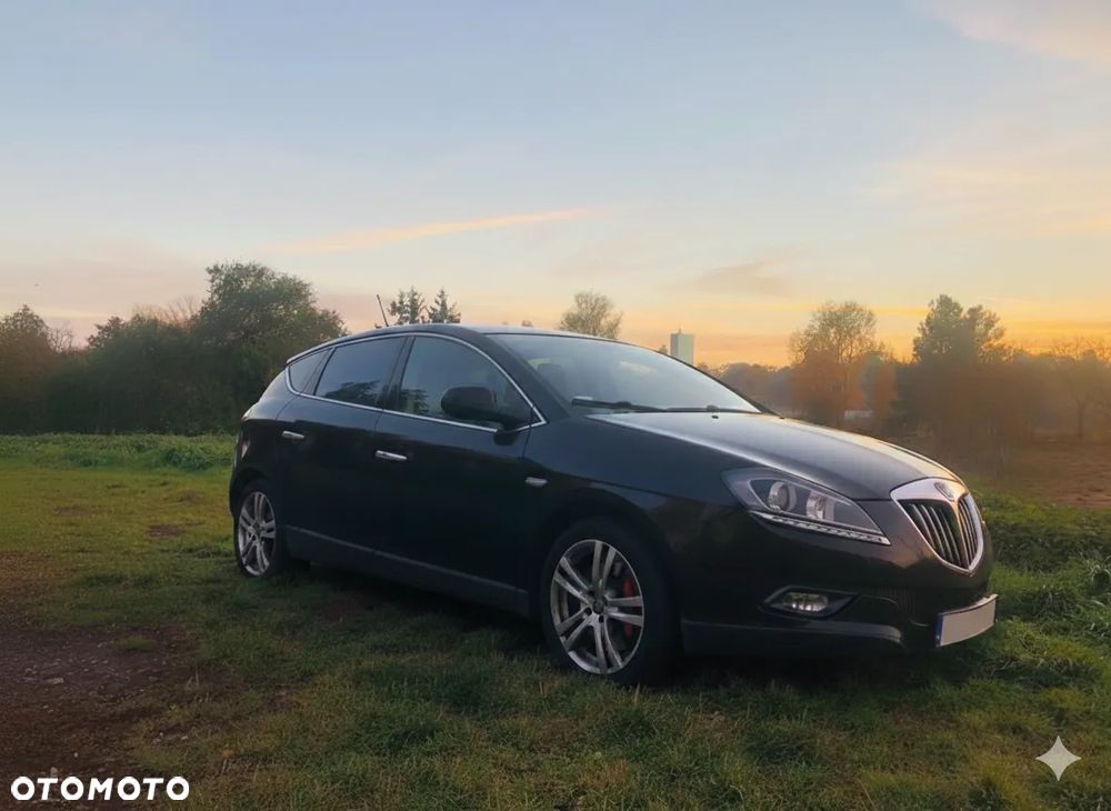 Lancia Delta 1.8 T-Jet Platino Sportronic - 1