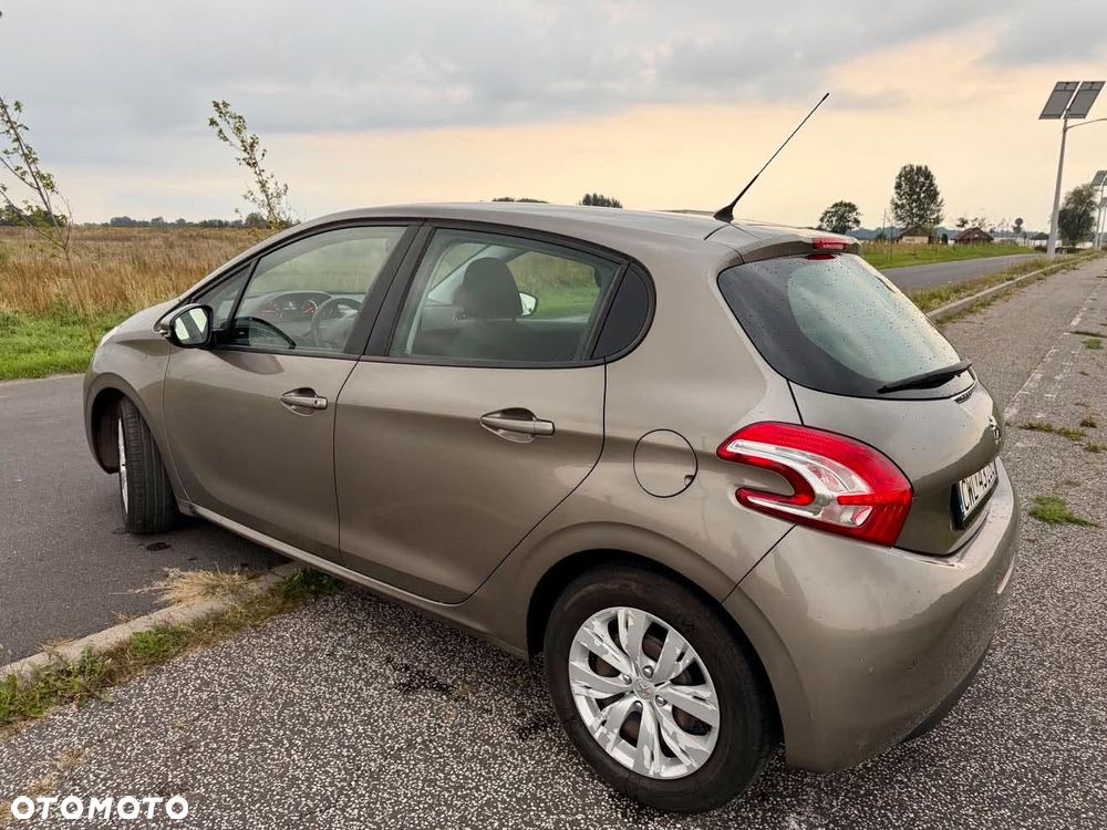 Peugeot 208 - 4