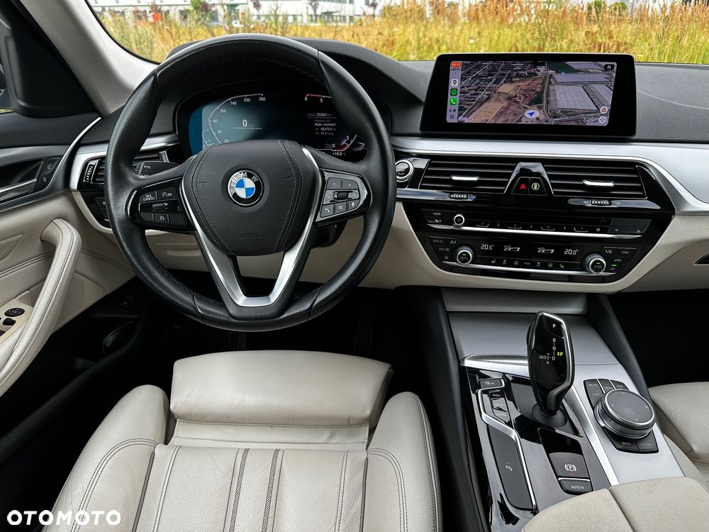BMW Seria 5 520d Touring Luxury Line - 7