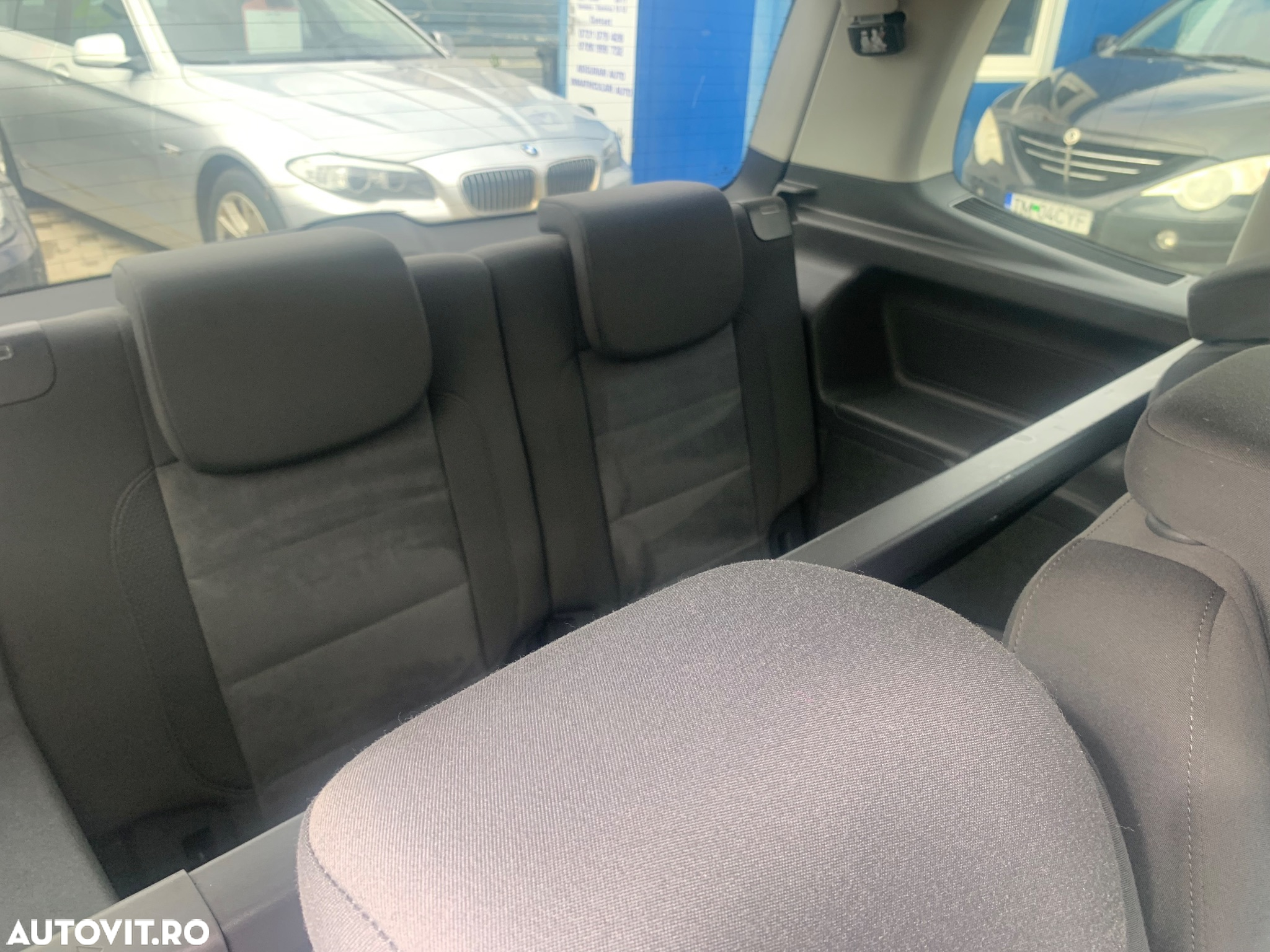 Volkswagen Touran 1.6 TDI Highline - 14