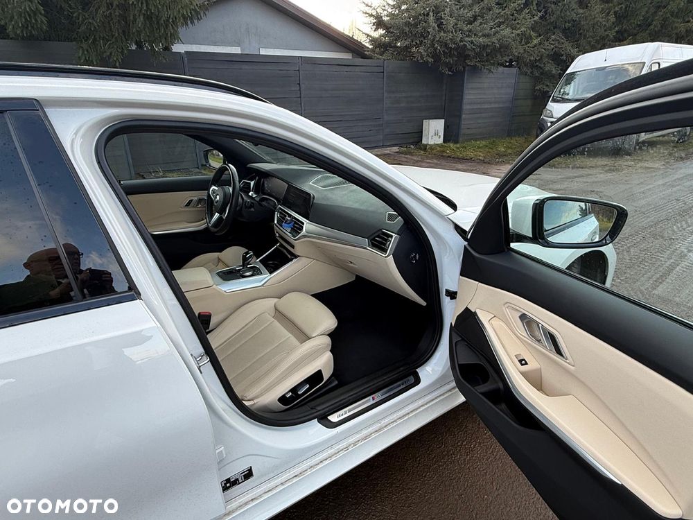 BMW Seria 3 318i M Sport - 26