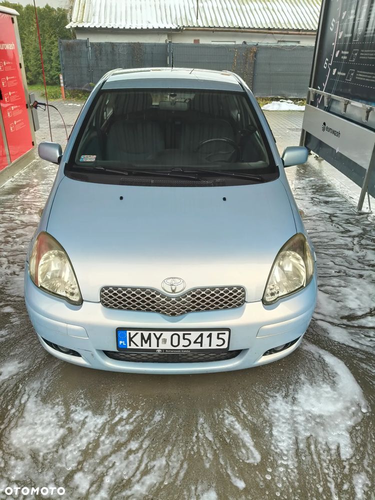 Toyota Yaris 1.0 Base - 1