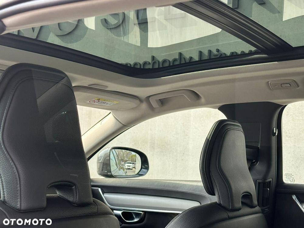 Volvo V90 Cross Country - 33