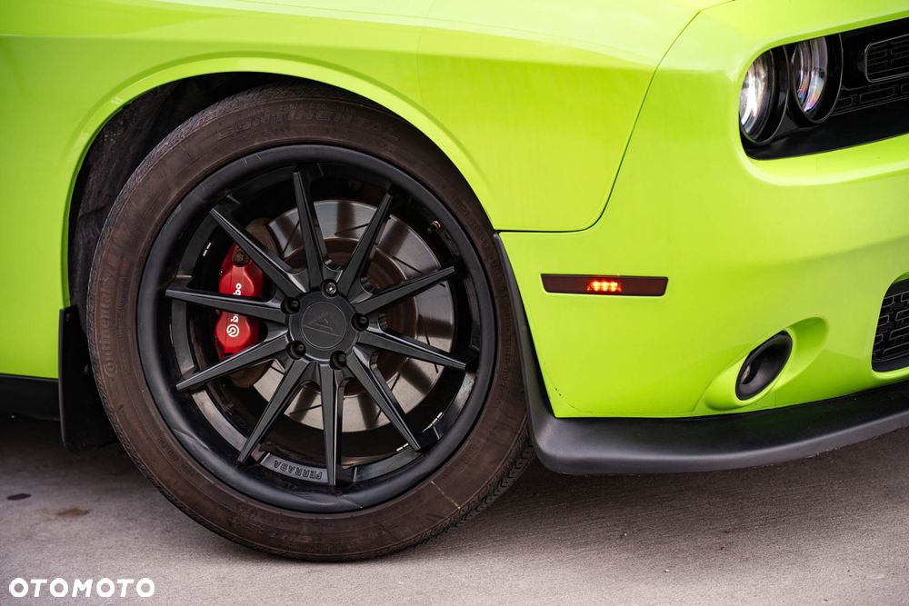 Dodge Challenger - 10