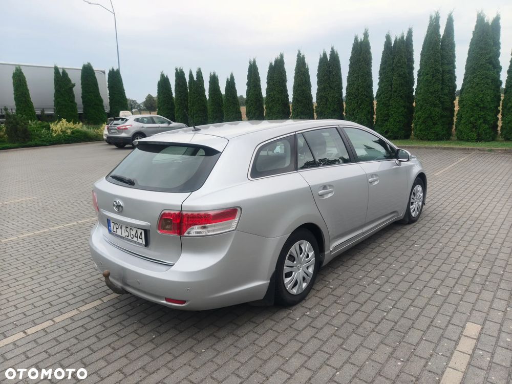 Toyota Avensis 2.0 D-4D Luna - 4