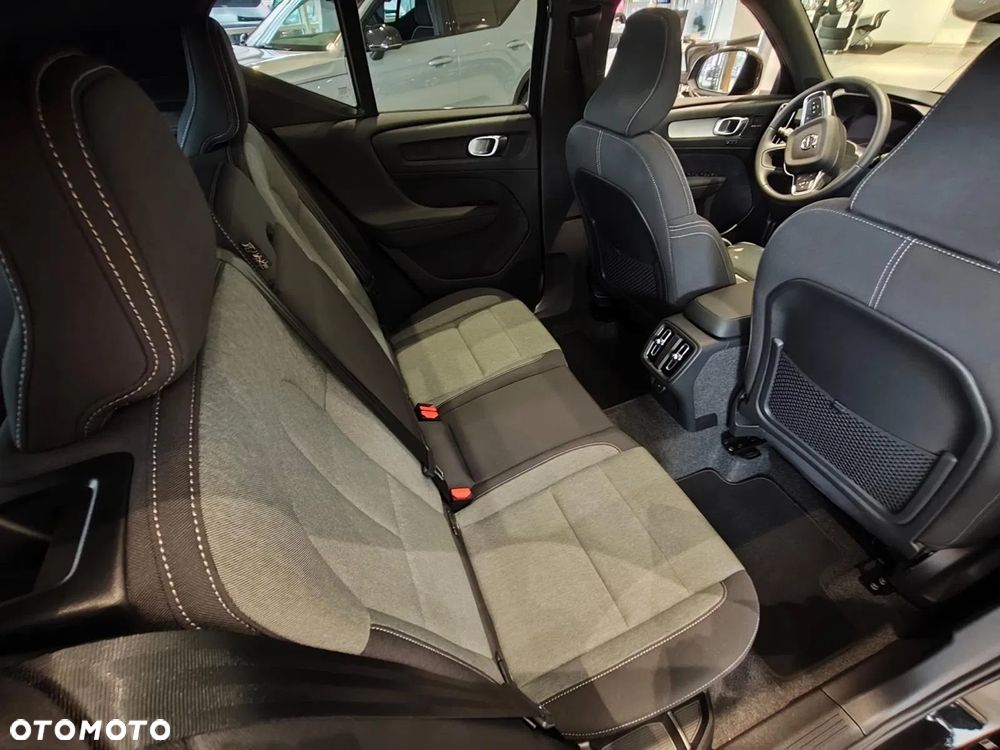 Volvo XC 40 B4 AWD Ultimate Dark - 25