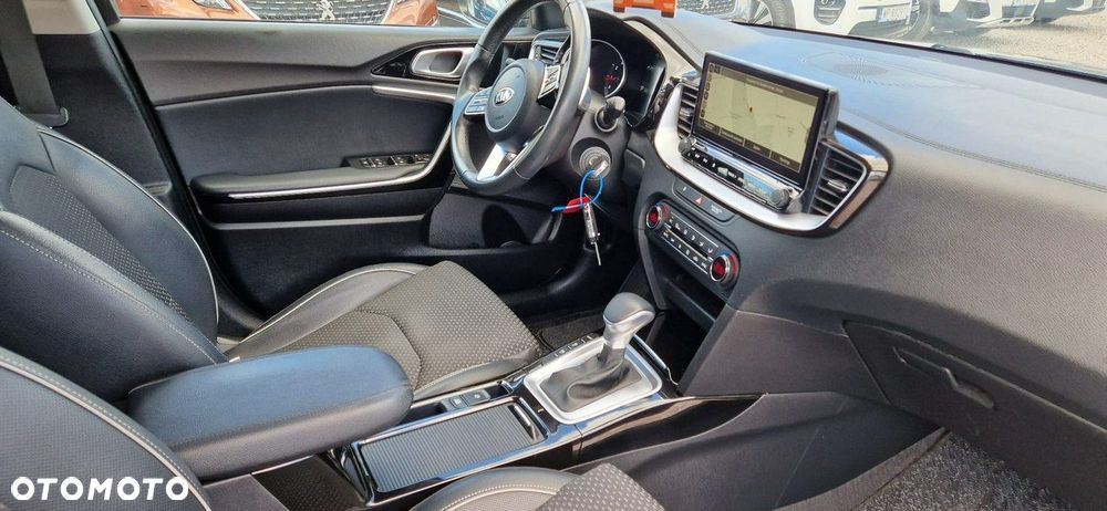 Kia XCeed - 30