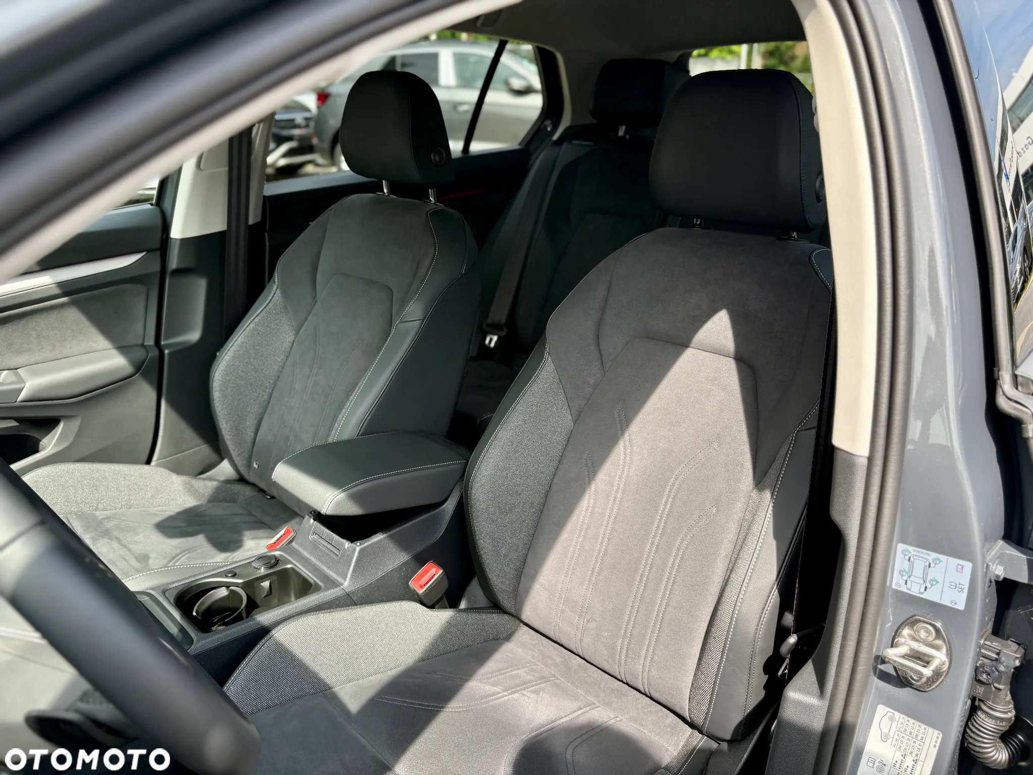 Volkswagen Golf VIII 1.4 TSI Plug-In Hybrid Style DSG - 22