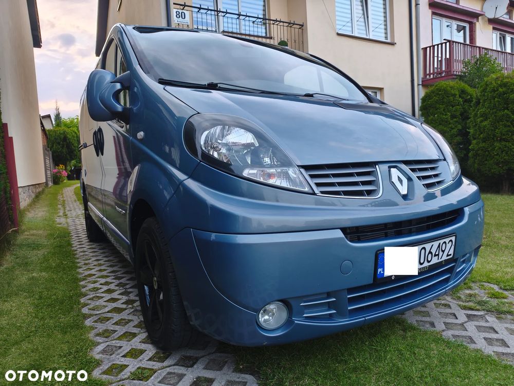 Renault Trafic Grand Passenger Black Edition - 2