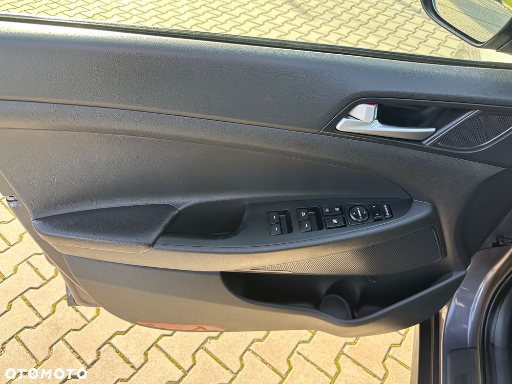 Hyundai Tucson blue 1.7 CRDi 2WD Intro Edition - 17