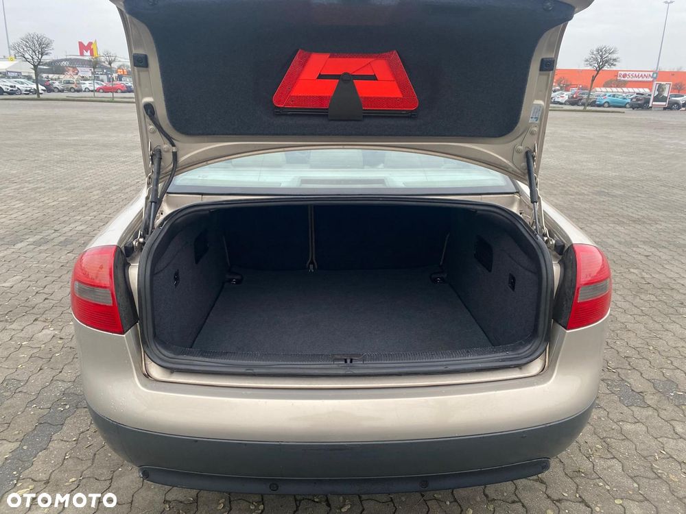 Audi A6 Limousine 2.4 - 8