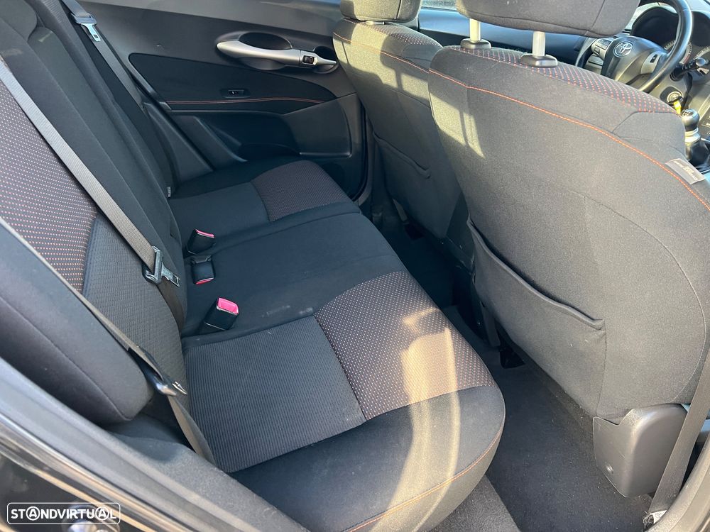 Toyota Auris 1.4 D-4D Exclusive +P.Sport+VSC - 21