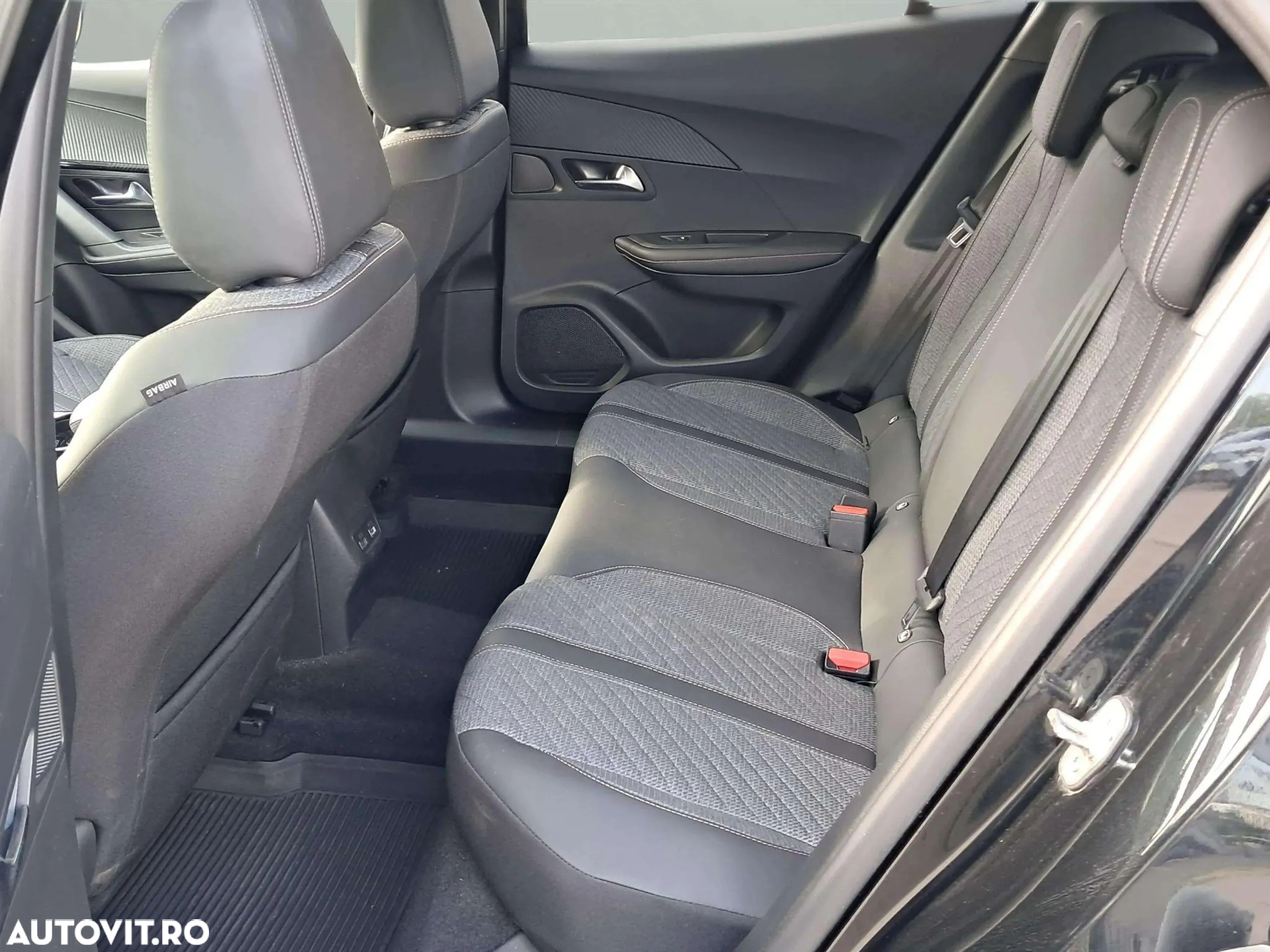 Peugeot 2008 1.2 L PureTech STT EAT8 Allure - 9