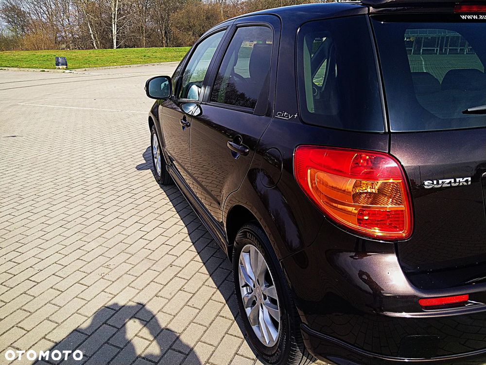Suzuki SX4 1.6 Comfort Plus - 11