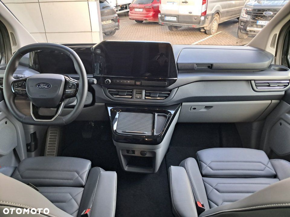 Ford Tourneo Custom - 12