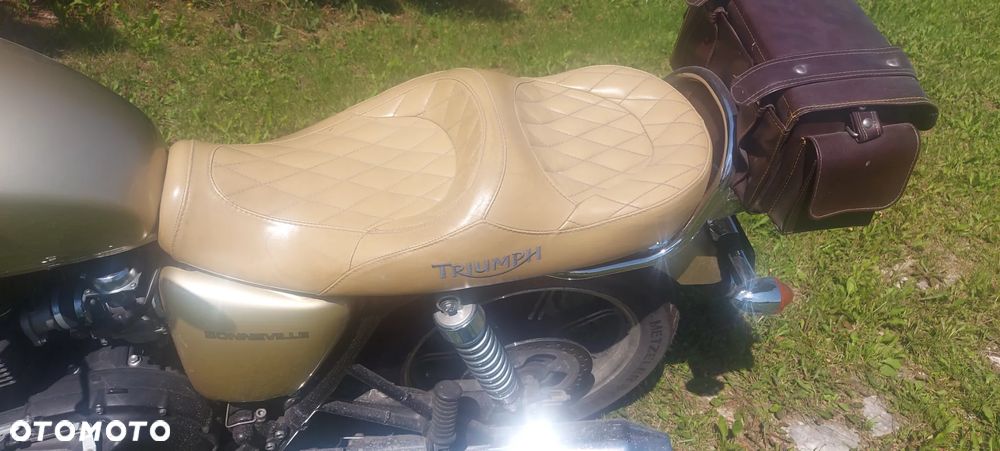 Triumph Bonneville - 2
