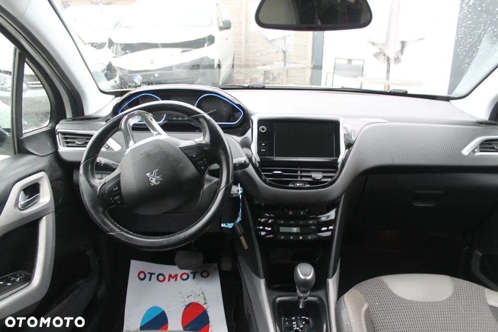 Peugeot 2008 PureTech 110 GPF Stop&Start EAT6 Style - 11