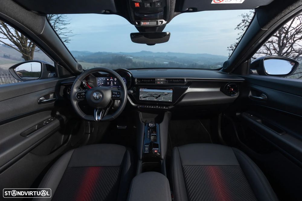 Alfa Romeo Junior 1.2 Intensa Q4 eDCT6 - 6