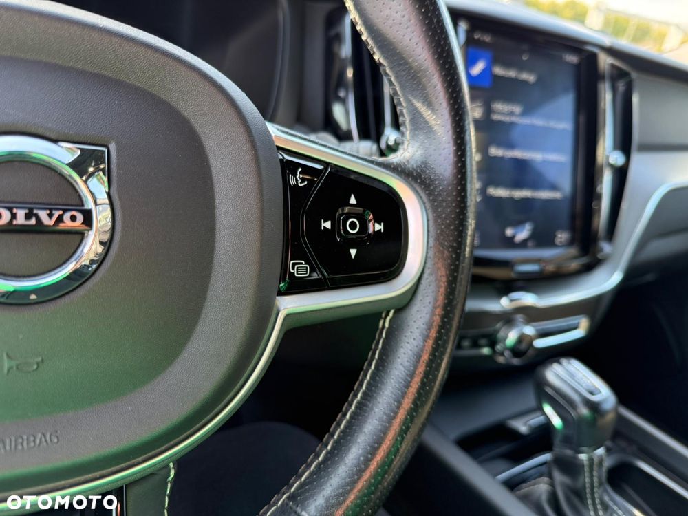 Volvo XC 60 D4 R-Design - 4