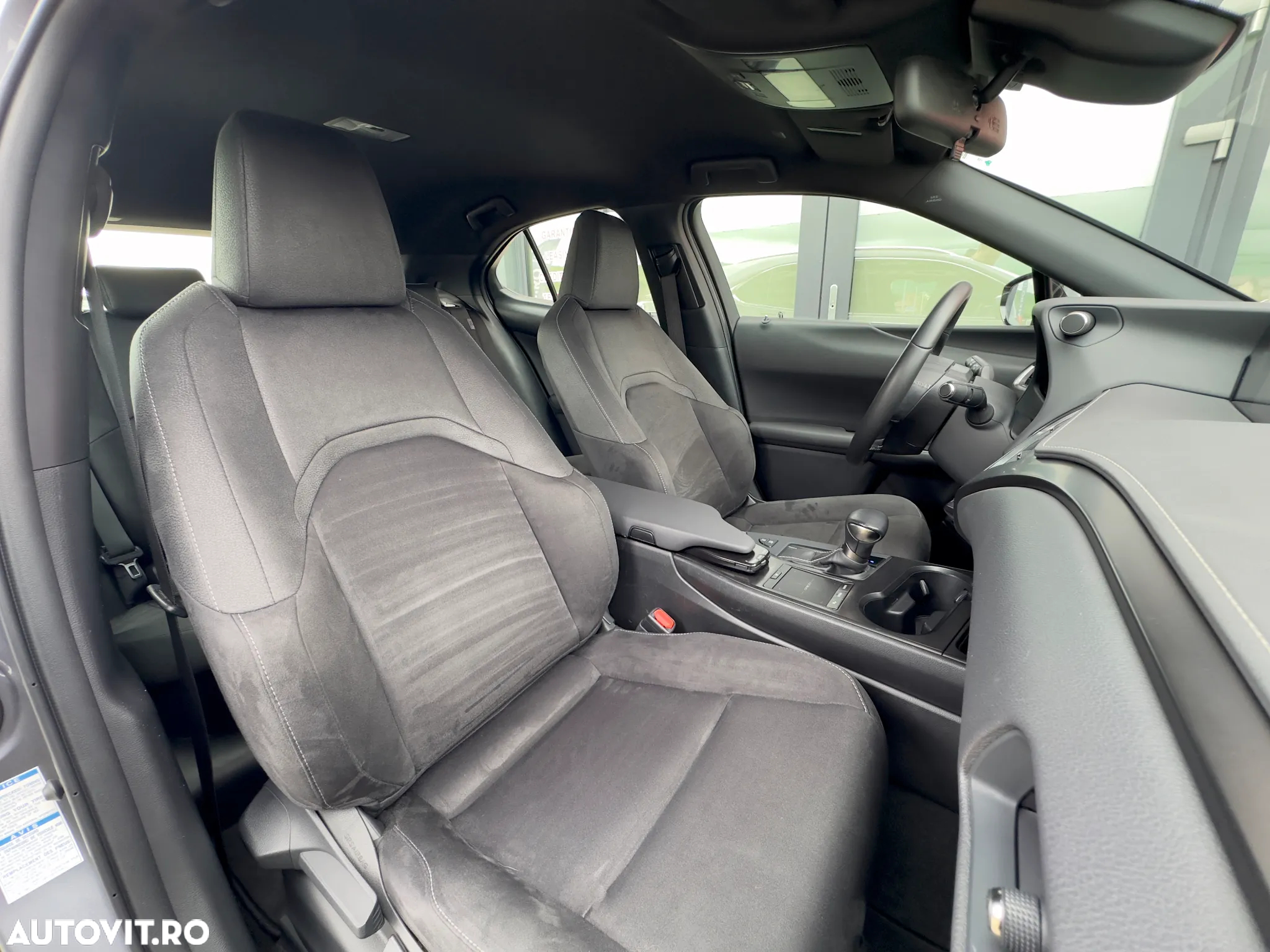 Lexus UX 250h 2.0L HEV 20H- (178 HP) 4X4 CVT Executive - 21