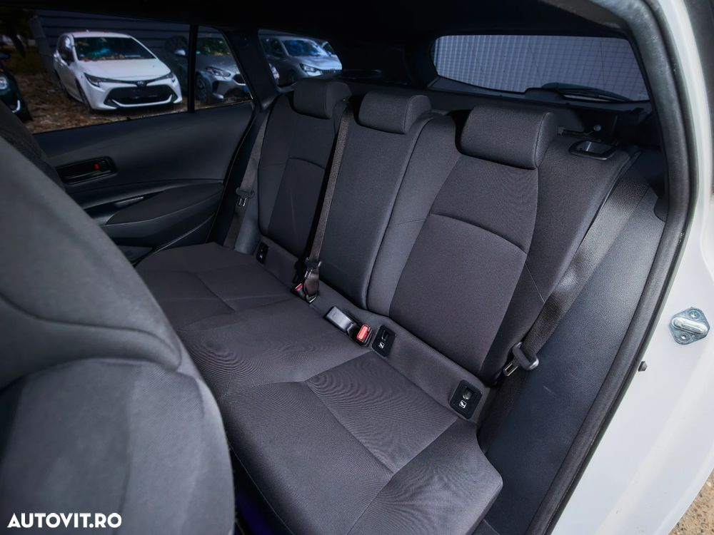 Toyota Corolla 1.8 HSD Business - 30