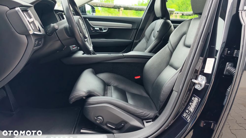 Volvo V90 D4 Geartronic Momentum Pro - 24