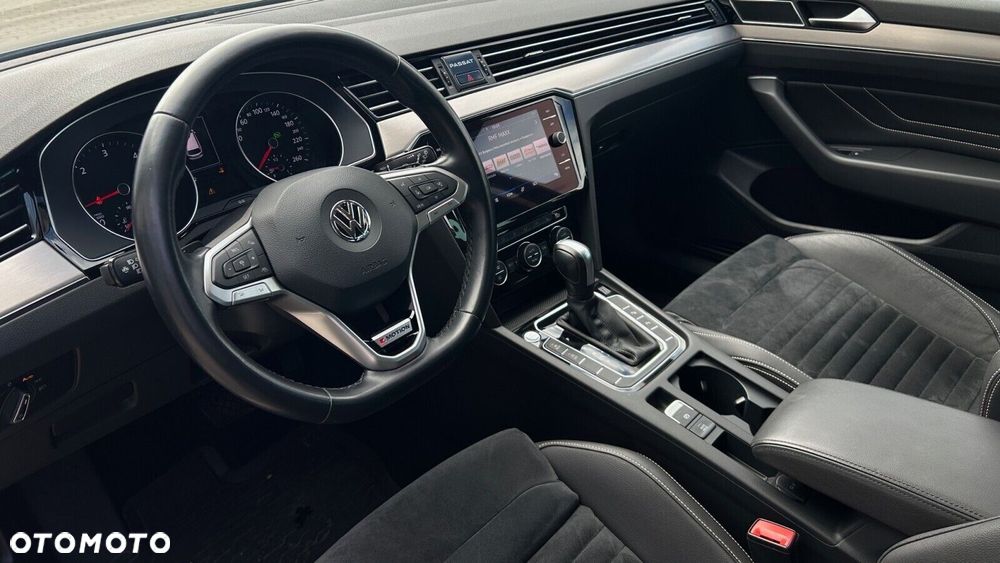 Volkswagen Passat Variant 2.0 TDI 4Mot Elegance DSG - 12