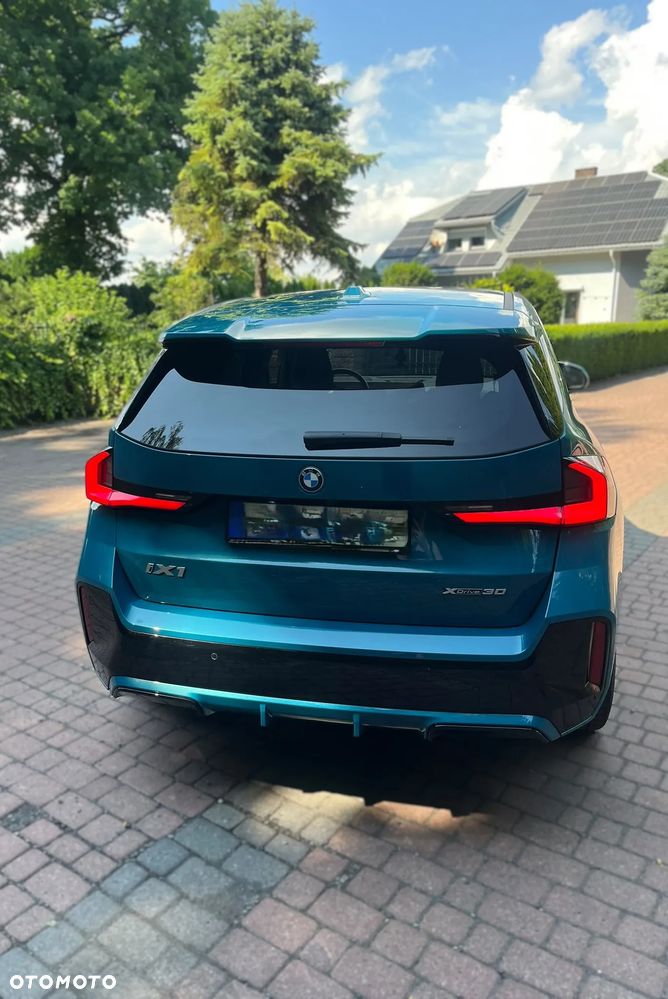 BMW iX1 xDrive30 M Sportpaket - 10