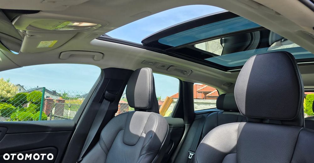 Volvo XC 60 B4 D Ultimate Dark - 12
