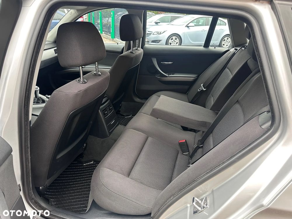 BMW Seria 3 318d DPF - 27