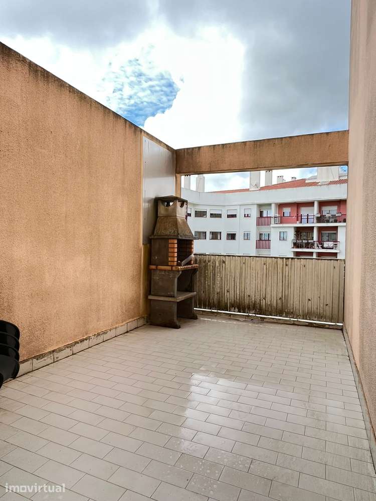 Apartamento T2 Com Terraço e Parqueamento - Grande imagem: 3/13