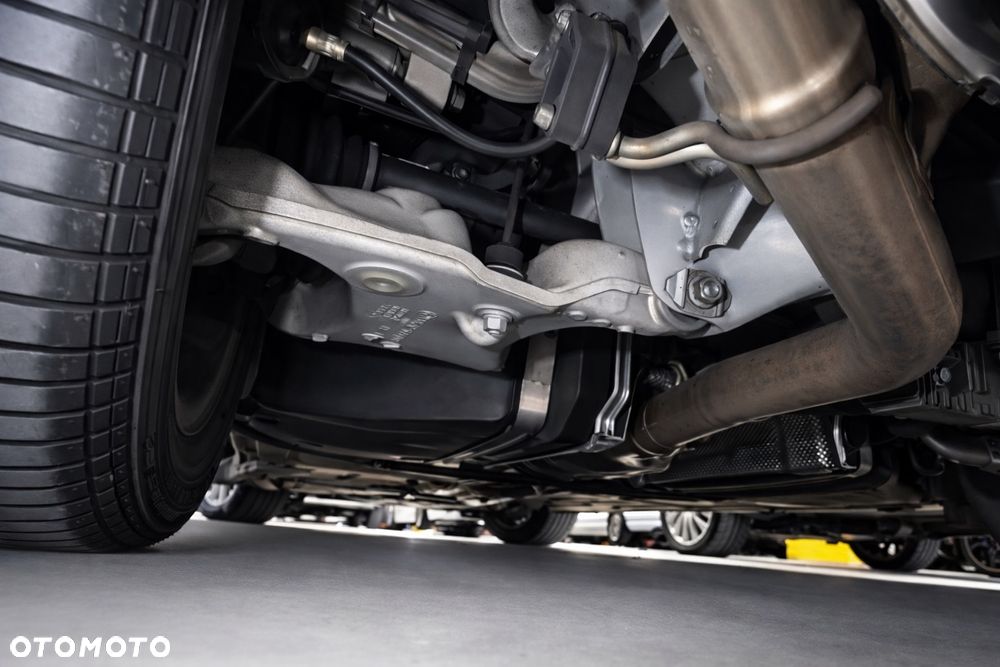 BMW Seria 7 745Li - 33