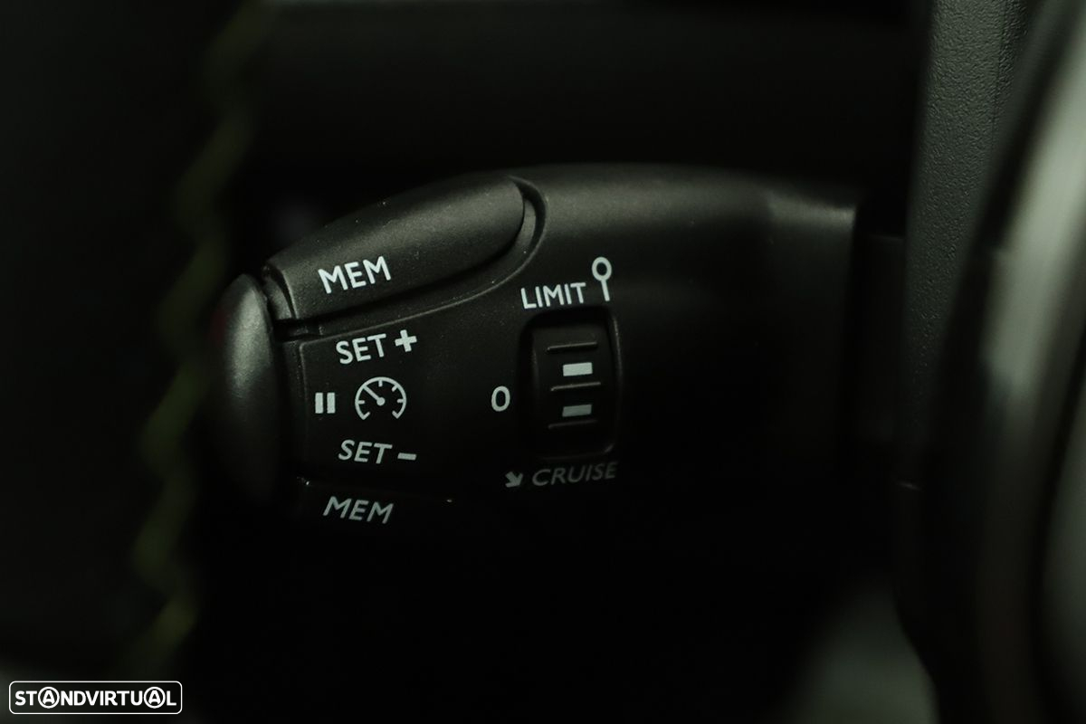 Peugeot e-2008 54 kWh GT - 19