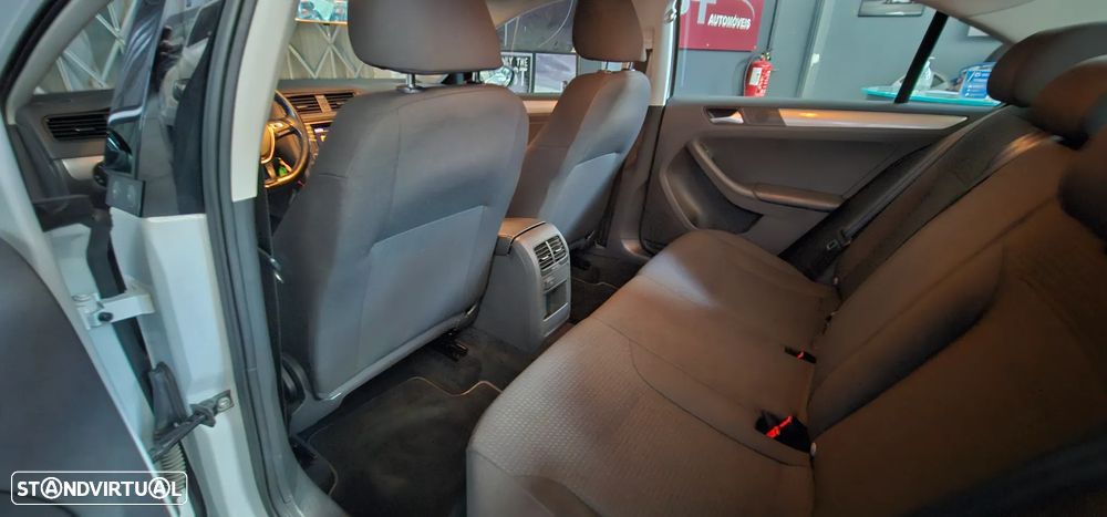 VW Jetta 2.0 TDI Confortline - 48