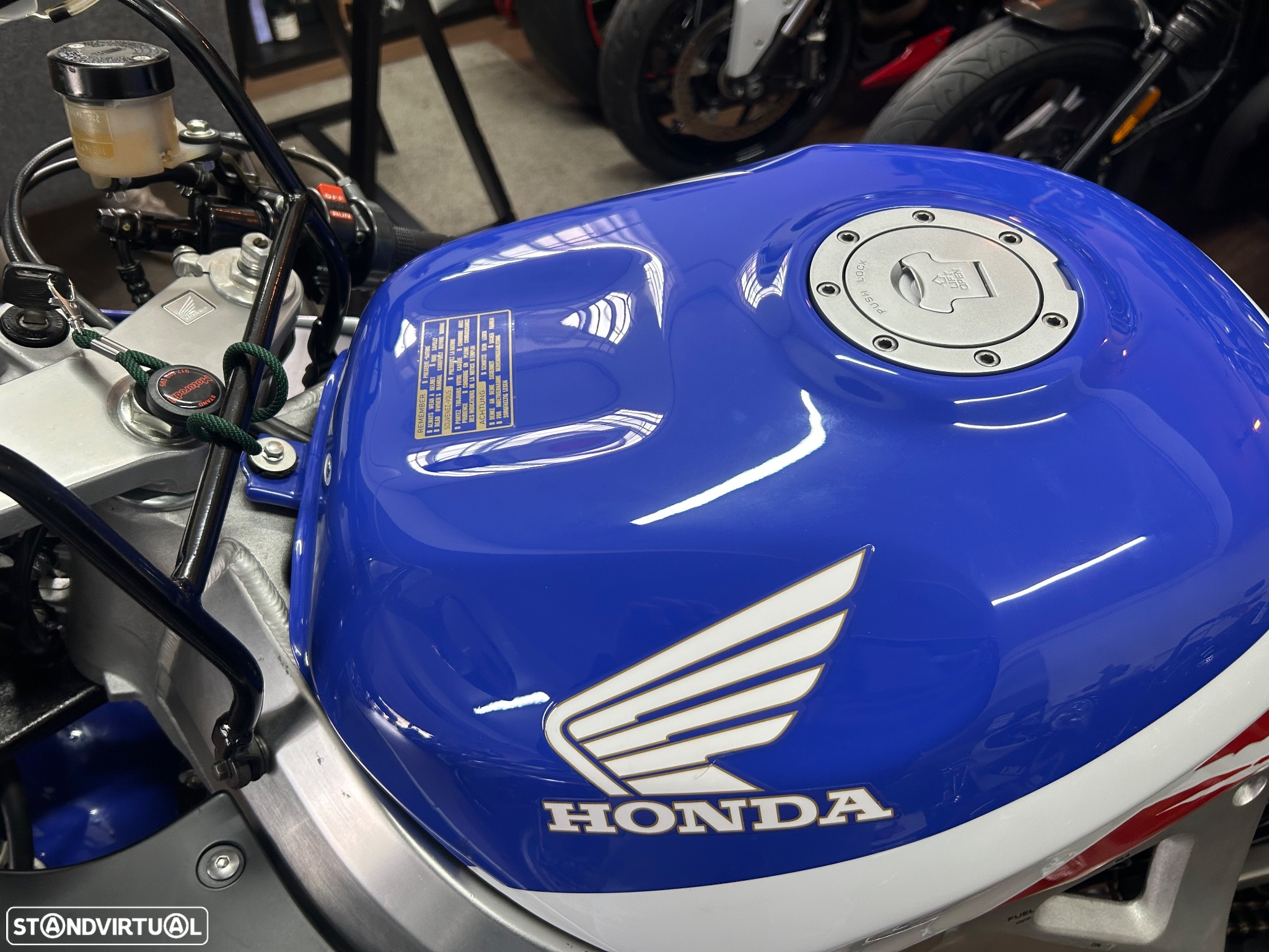 Honda CBR 900 RR Sc28 - 18