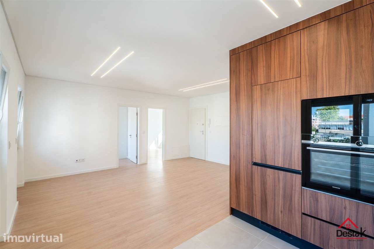 Apartamento T2+1 totalmente remodelado com terraço e varanda em Almada - Grande imagem: 5/30