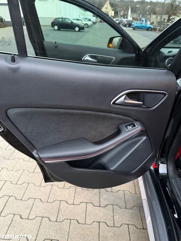 Mercedes-Benz GLA 200 (CDI) d 7G-DCT AMG Line - 12