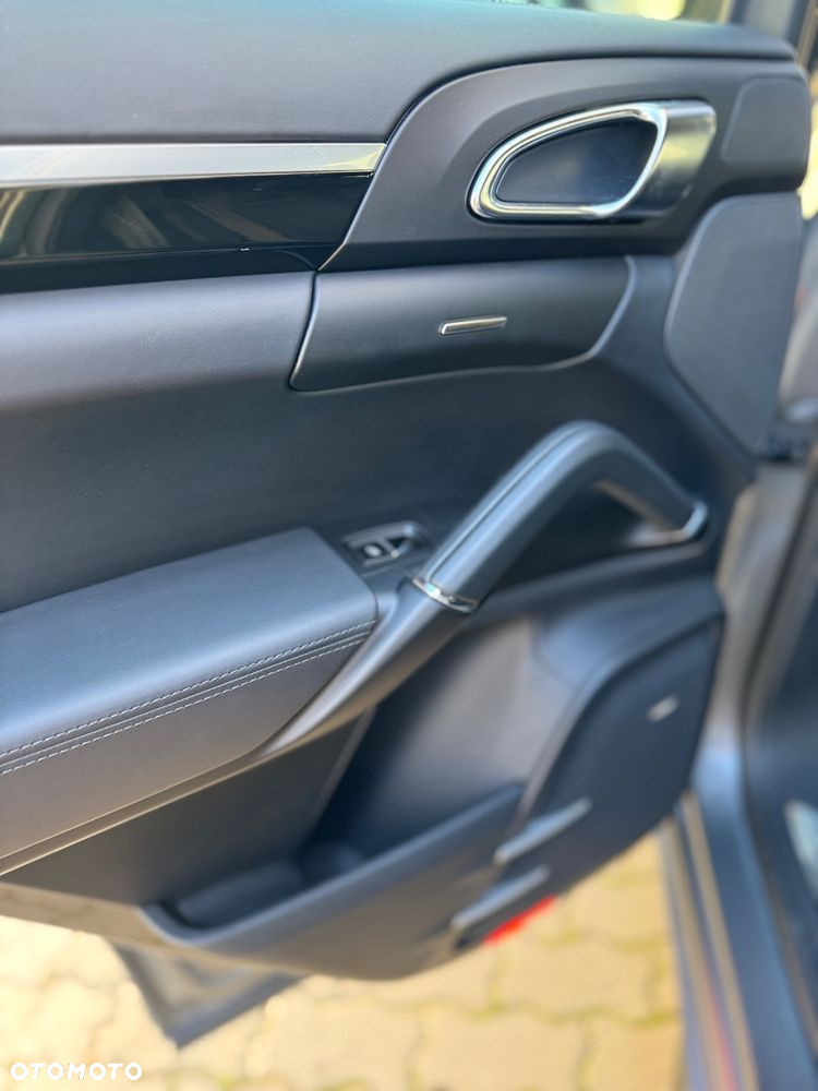 Porsche Cayenne Diesel Tiptronic S - 9