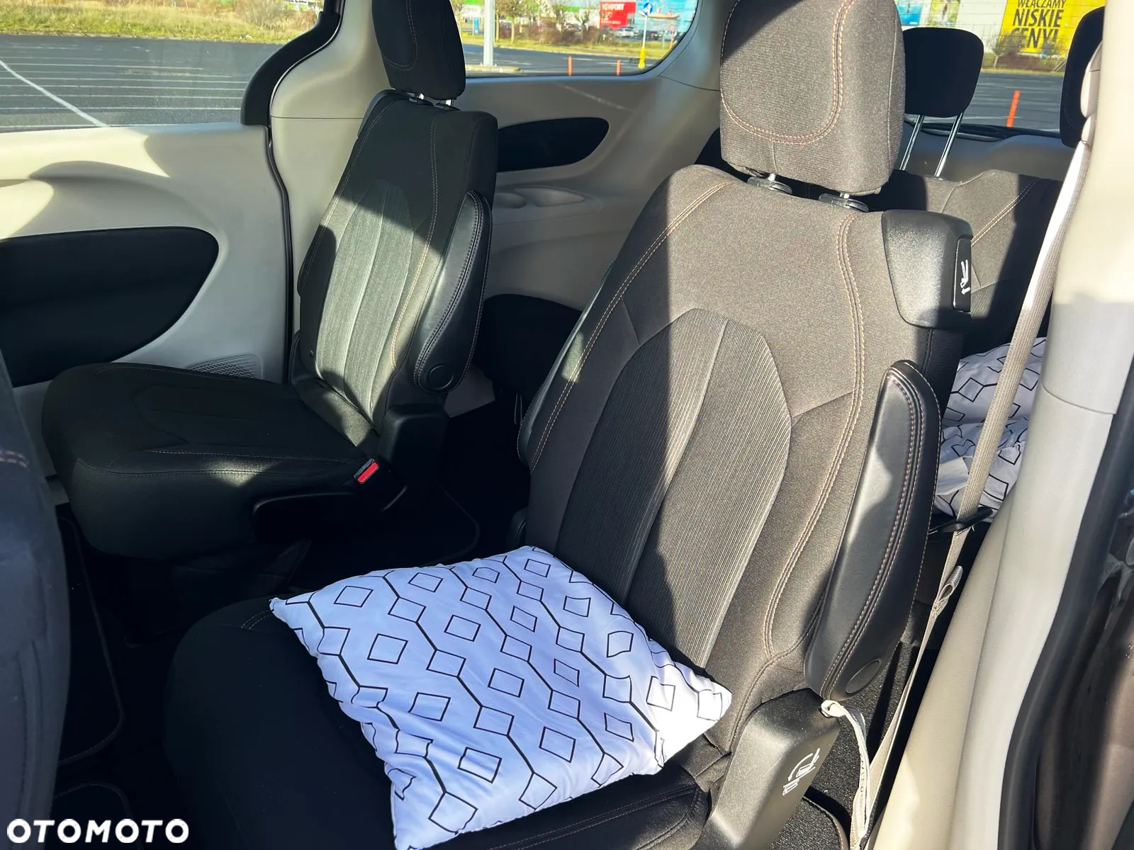 Chrysler Pacifica - 7