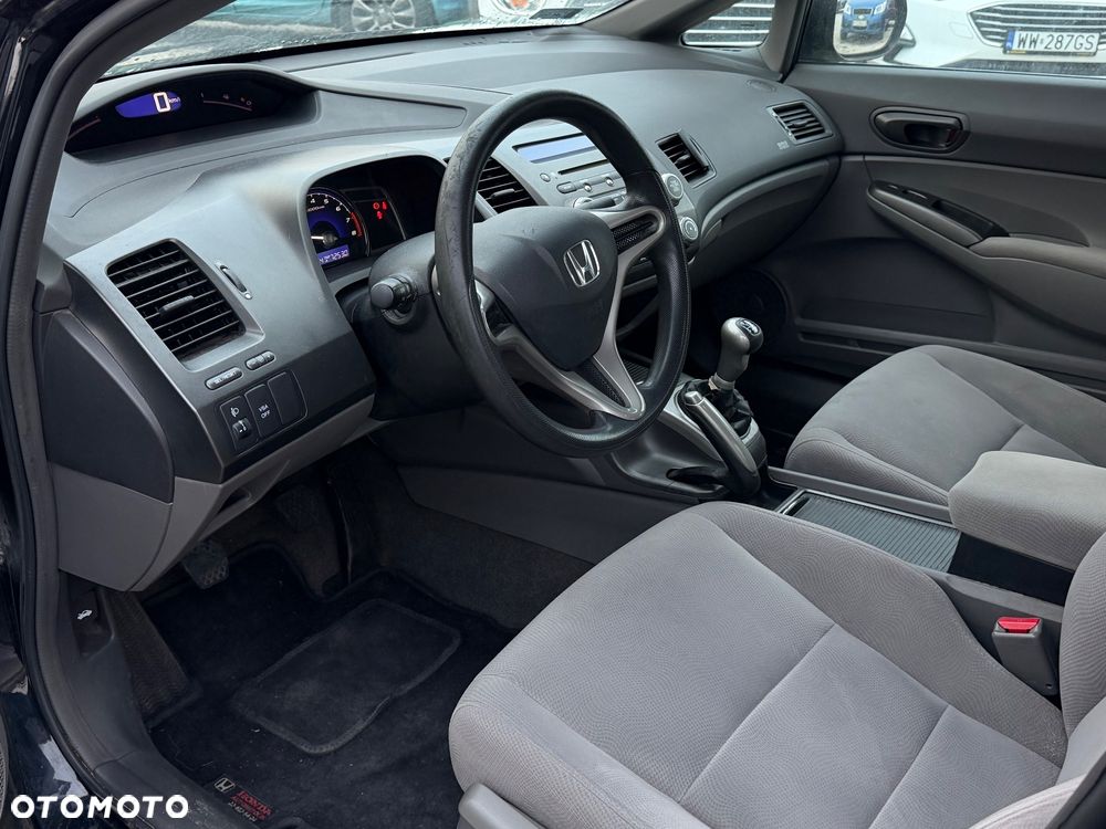 Honda Civic 1.8 Executive - 17