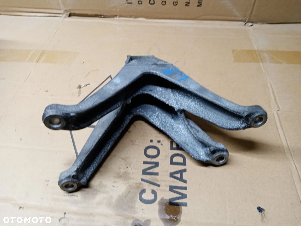 Łapa wspornik silnika BMW M5 G30 F90 4.4 V8 7853647 - 3