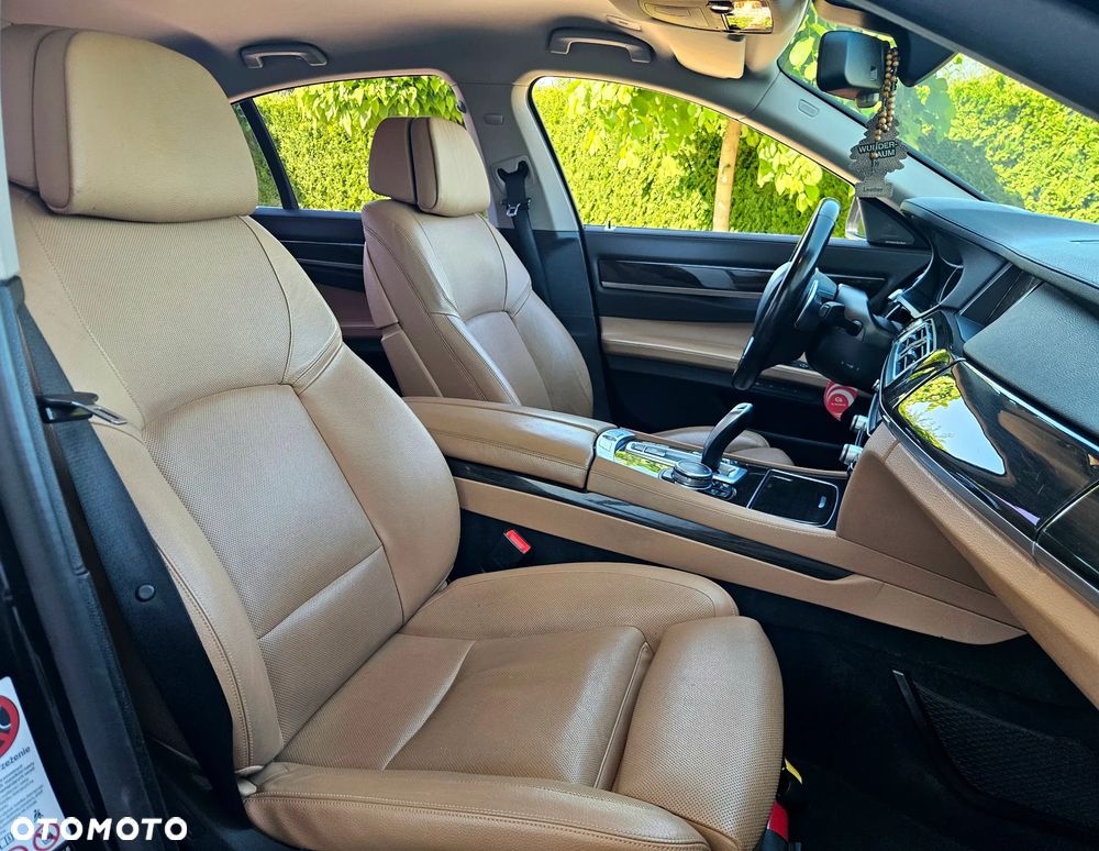 BMW Seria 7 740d - 30