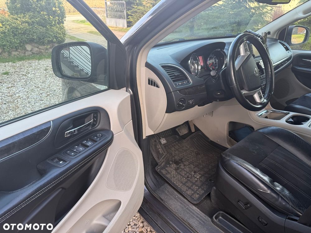 Lancia Voyager 2.8CRD Gold - 12