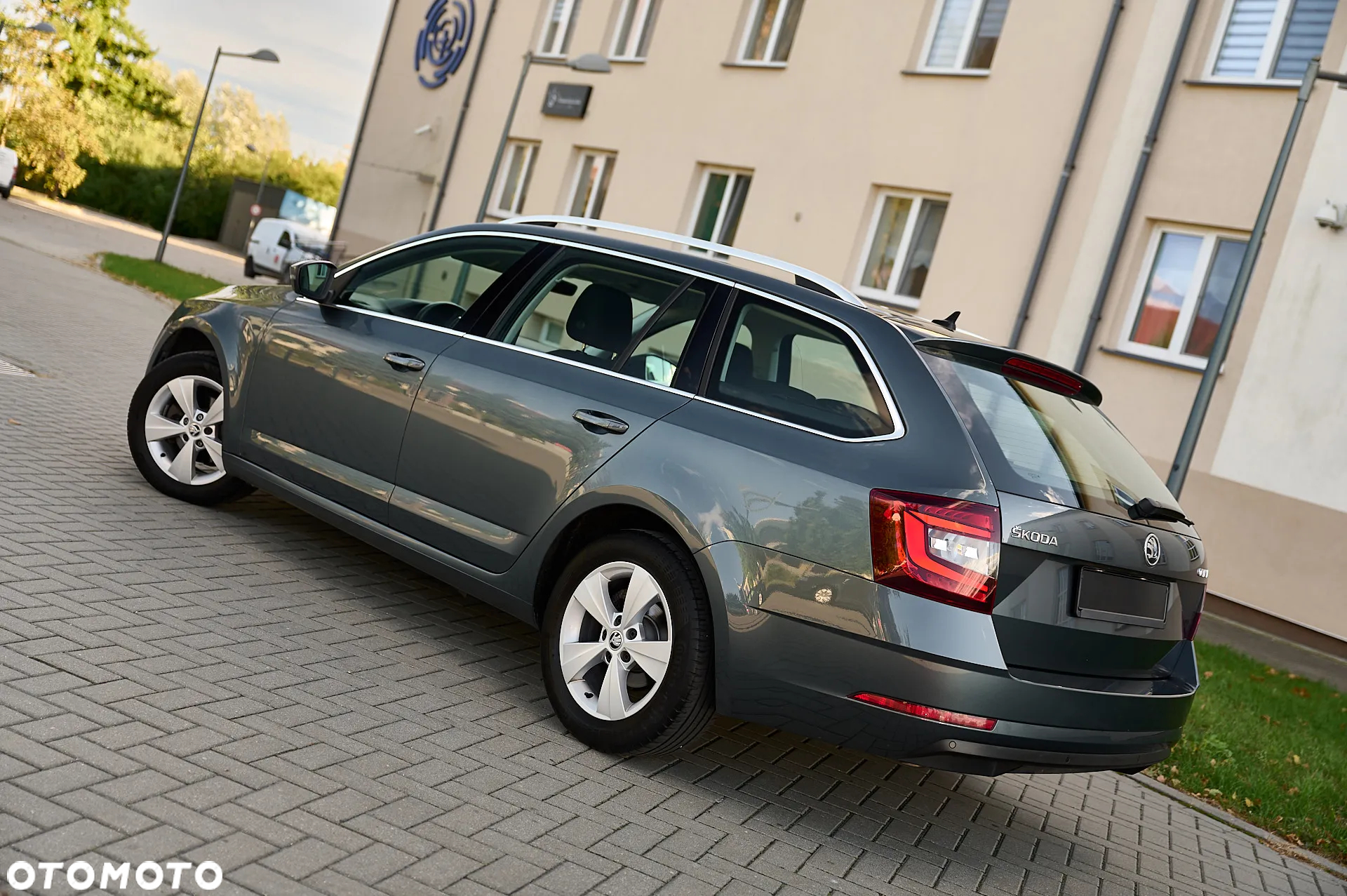 Skoda Octavia Combi 1.6 TDI DSG Ambition - 14