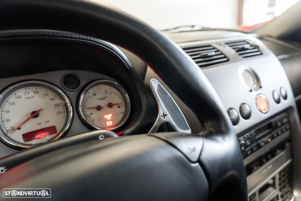 Aston Martin Vanquish - 14