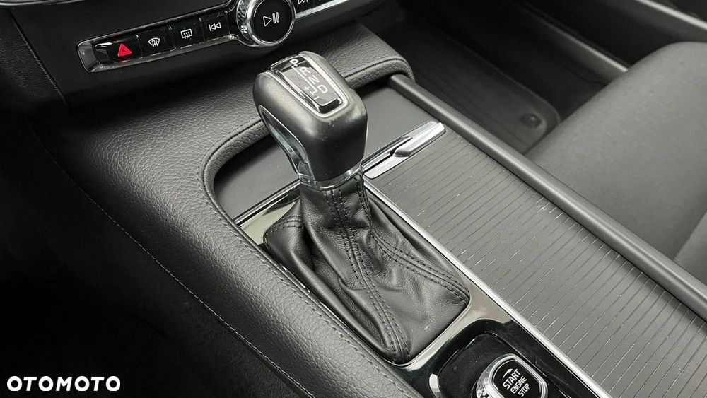 Volvo V90 D3 AWD Momentum - 24