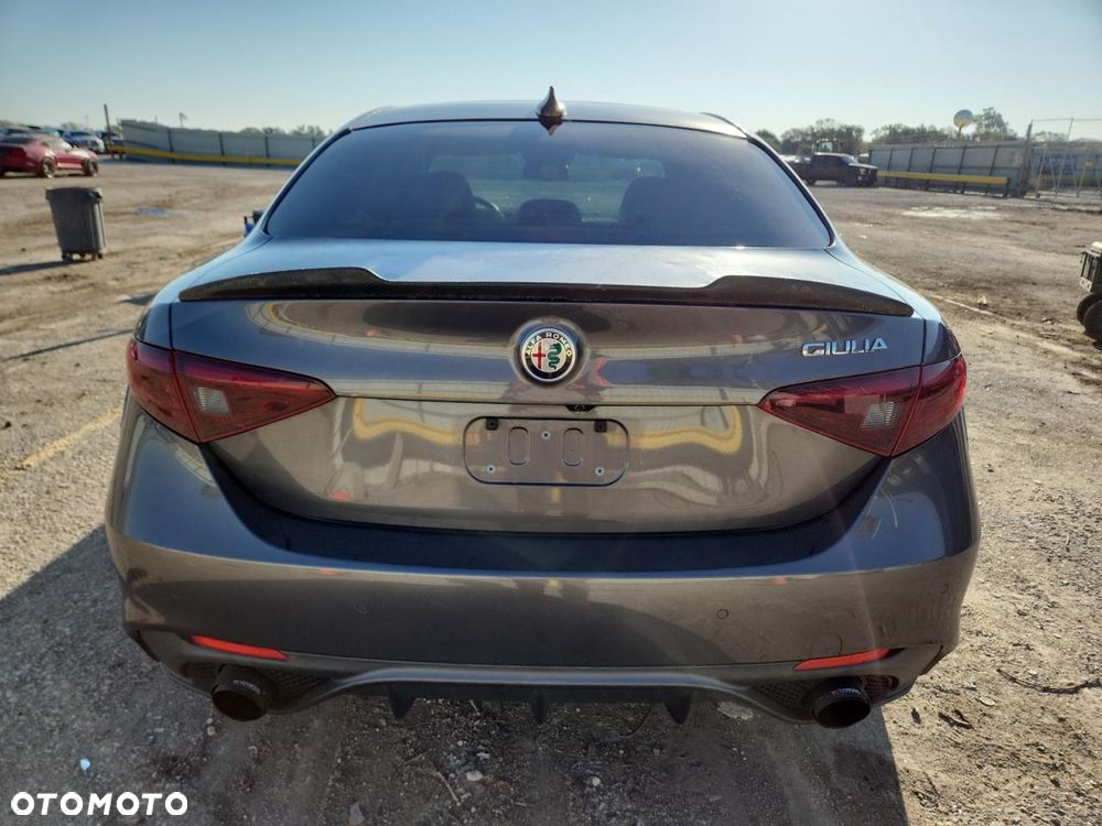 Alfa Romeo Giulia 2.0 Turbo 16V AT8-Q4 Ti - 6